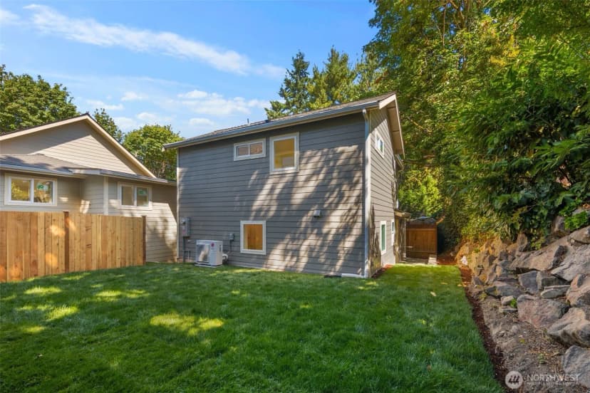 Property photo for 8228 Meridian Avenue N, Seattle photo 24