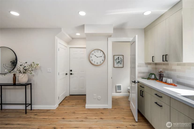 Property photo for 8228 Meridian Avenue N, Seattle photo 10