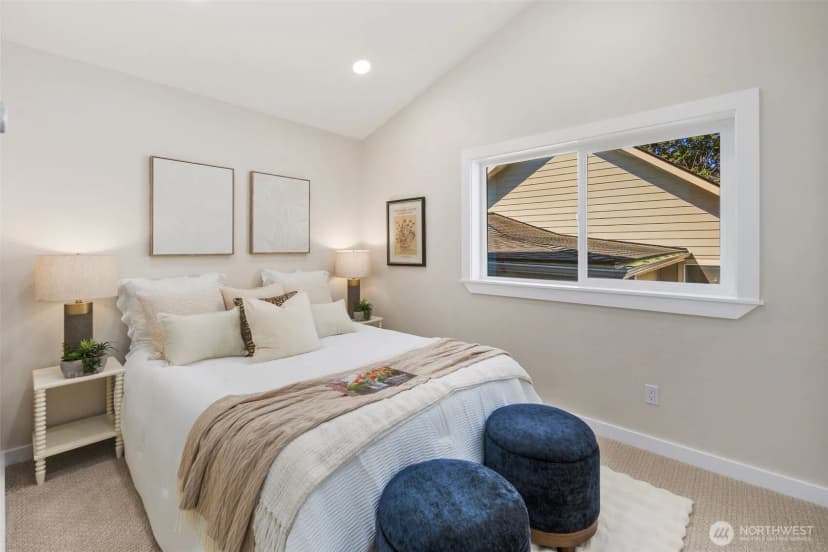 Property photo for 8228 Meridian Avenue N, Seattle photo 15
