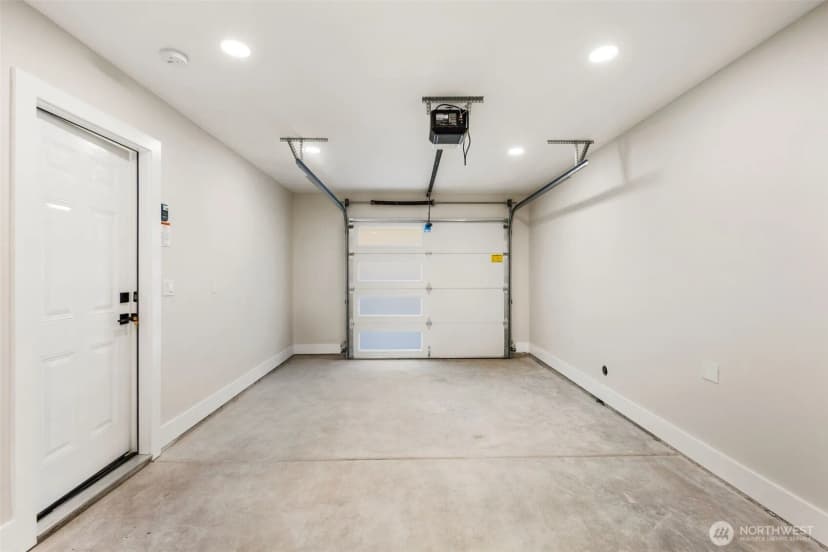 Property photo for 8228 Meridian Avenue N, Seattle photo 23