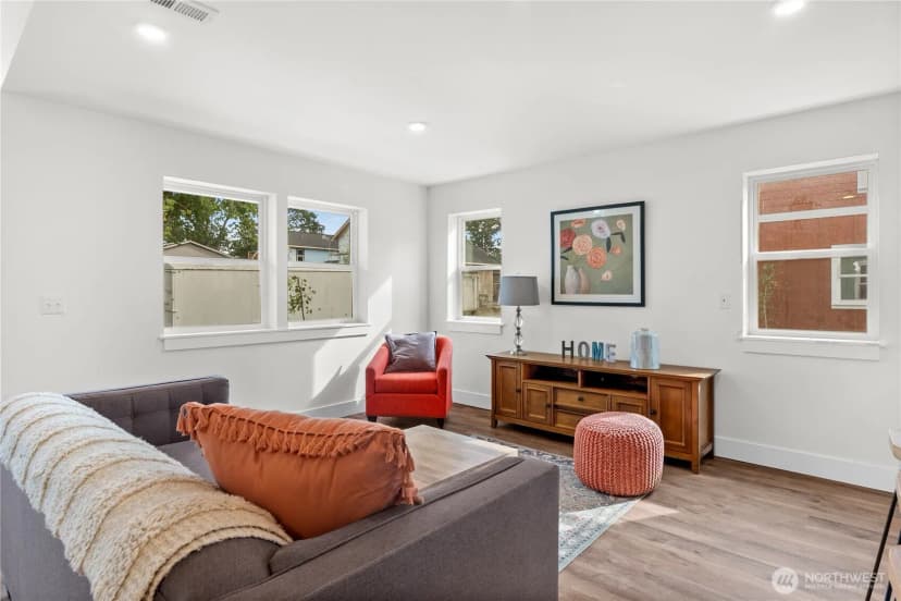 Property photo for 15205 Boat Street Sw, Lakewood photo 9