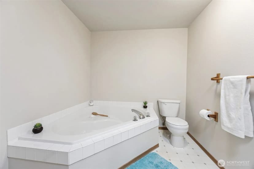 Property photo for 721 Riverside Lane E, Eatonville photo 16