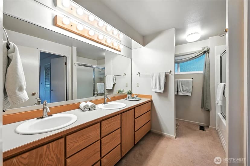 Property photo for 5418 Ne 200th Place, Lake Forest Park photo 18