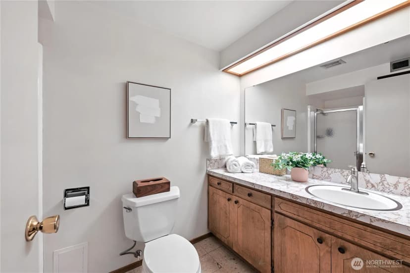 Property photo for 5418 Ne 200th Place, Lake Forest Park photo 23