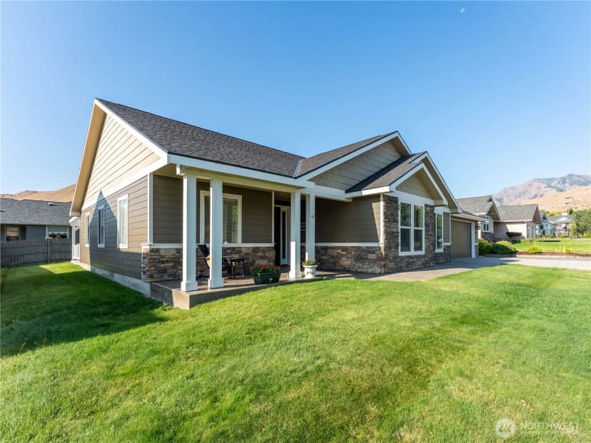 Property photo for 2115 5th Street, Wenatchee photo 2