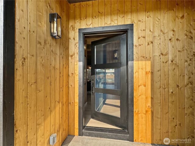 Property photo for 324 Valley Avenue E, Sumner photo 2