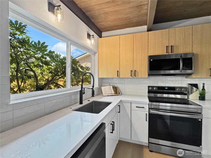 Property photo for 324 Valley Avenue E, Sumner photo 11