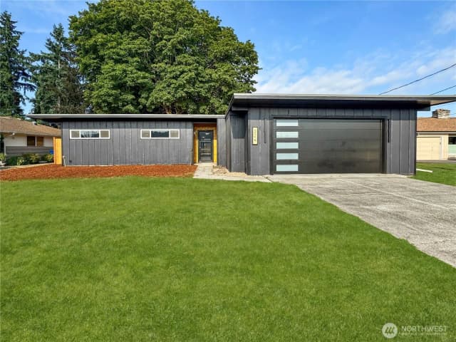 Property photo for 324 Valley Avenue E, Sumner
