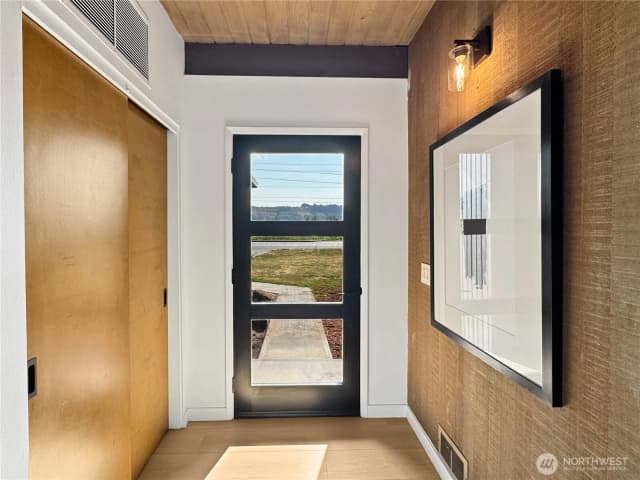 Property photo for 324 Valley Avenue E, Sumner photo 3