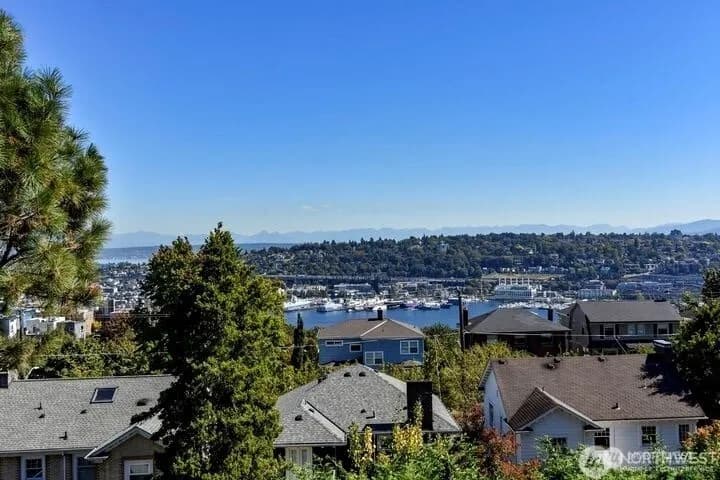 Property photo for 1722 4th Avenue N, Seattle photo 6
