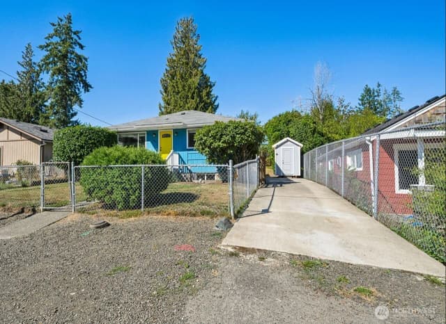 Property photo for 1408 West Avenue, Port Orchard photo 3