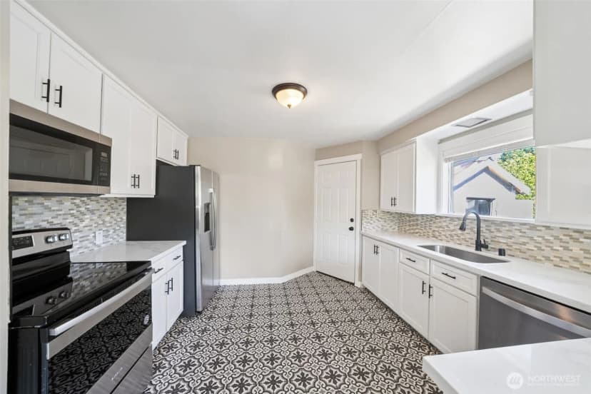 Property photo for 1408 West Avenue, Port Orchard photo 9