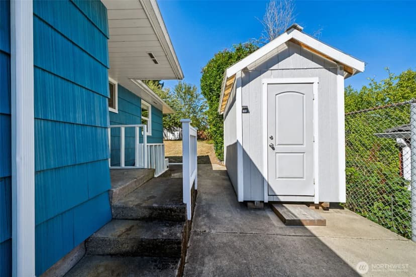 Property photo for 1408 West Avenue, Port Orchard photo 23