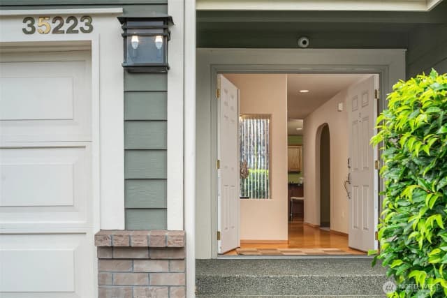 Property photo for 35223 6th Avenue Sw, Federal Way photo 2