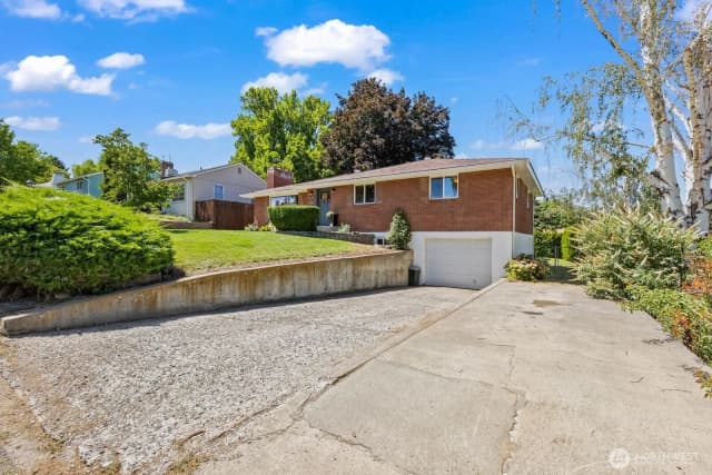 Property photo for 306 N 27th Avenue, Yakima photo 3