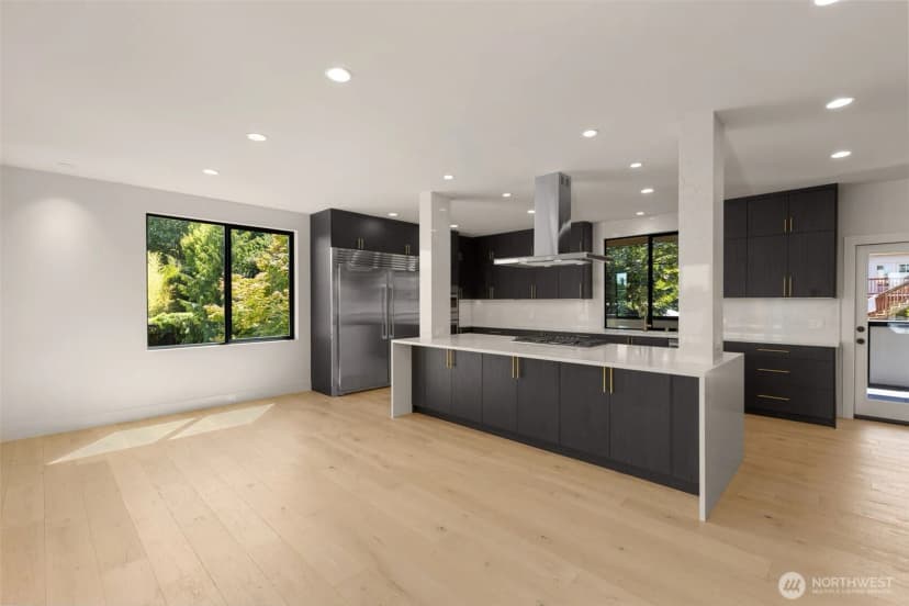 Property photo for 6833 36th Avenue Ne, Seattle photo 5