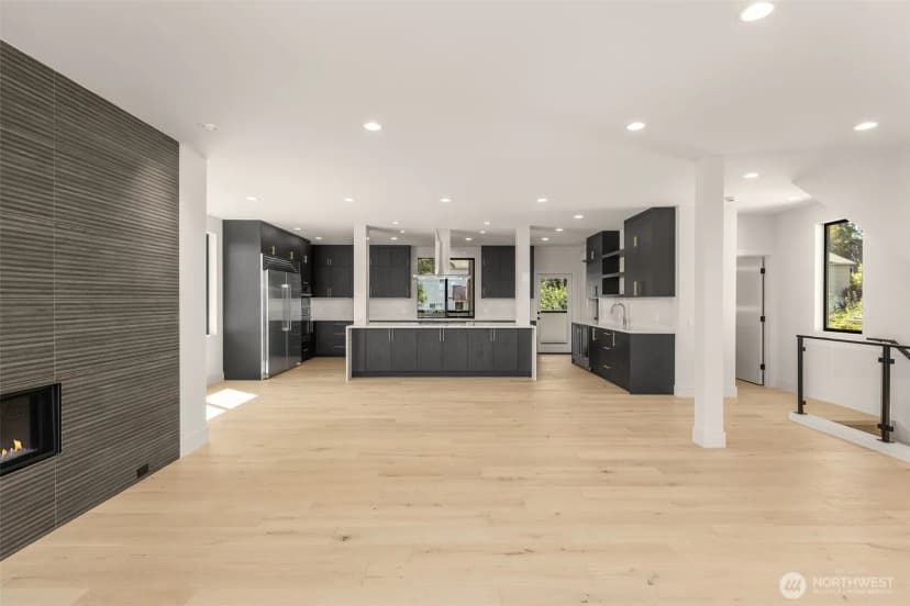 Property photo for 6833 36th Avenue Ne, Seattle photo 4