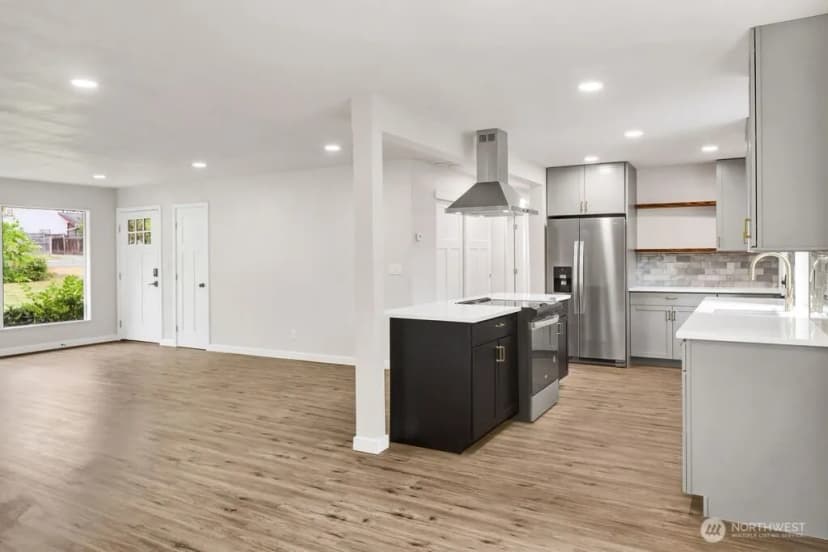 Property photo for 2817 Mcleod Road, Bellingham photo 11