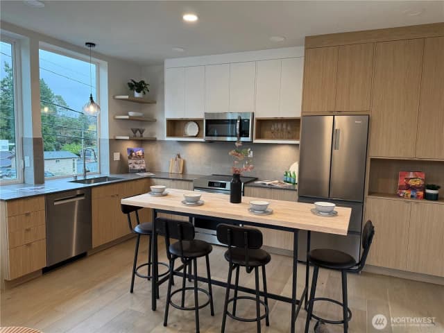 Property photo for 2667 51st Avenue Sw, Seattle photo 4