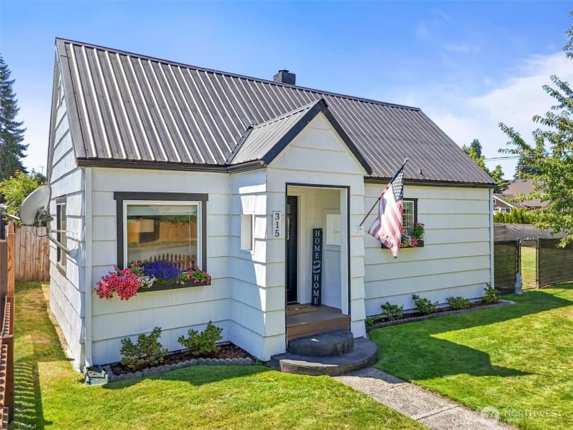 Property photo for 315 Varner Avenue Se, Orting photo 2