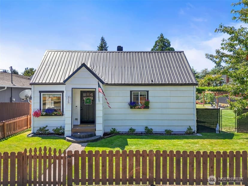 Property photo for 315 Varner Avenue Se, Orting