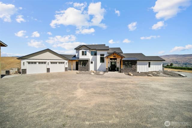 Property photo for 2002 North Road, Wenatchee