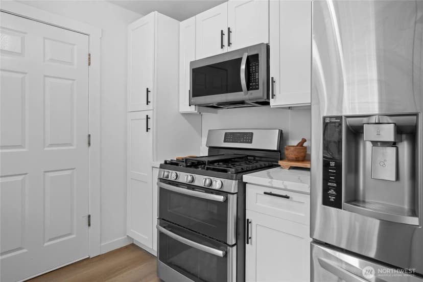 Property photo for 32206 Sunny Lane, Black Diamond photo 12