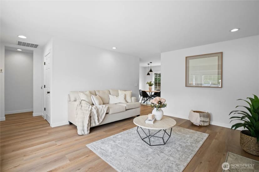 Property photo for 32206 Sunny Lane, Black Diamond photo 6
