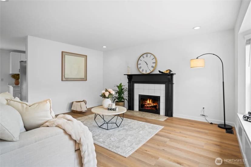 Property photo for 32206 Sunny Lane, Black Diamond photo 4