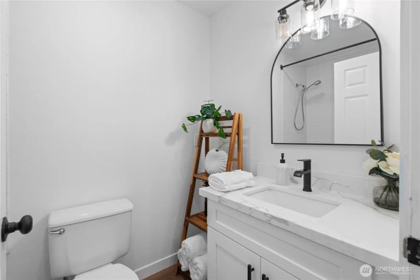Property photo for 32206 Sunny Lane, Black Diamond photo 16