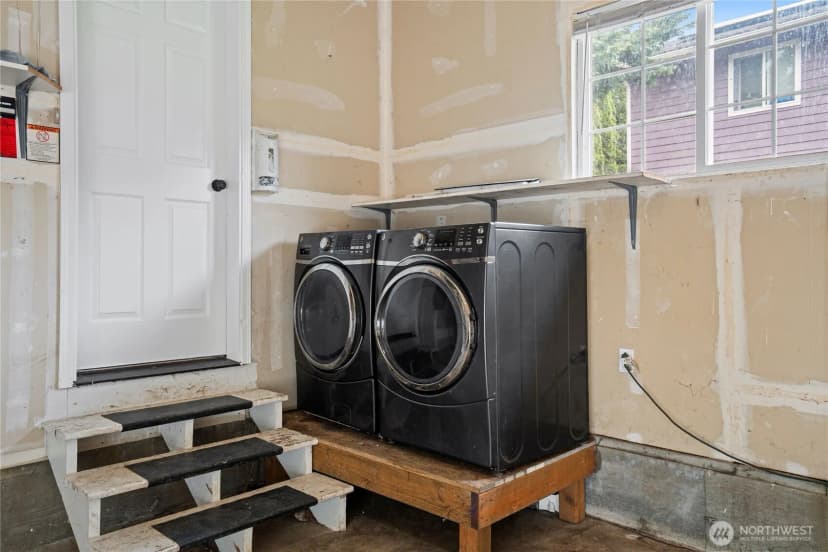 Property photo for 32206 Sunny Lane, Black Diamond photo 24