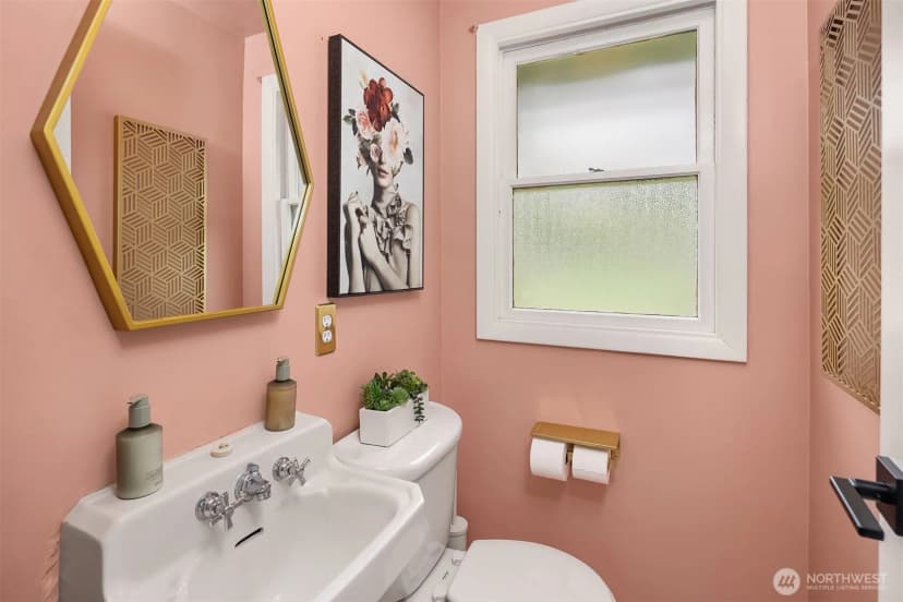 Property photo for 8632 East Side Drive Ne, Tacoma photo 17
