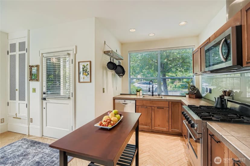 Property photo for 4408 28th S, Seattle photo 9