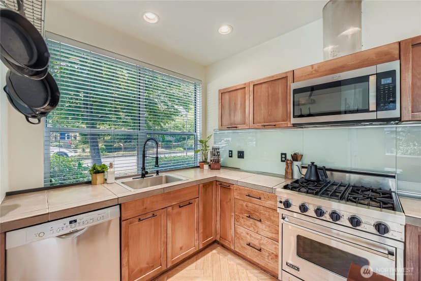 Property photo for 4408 28th S, Seattle photo 8