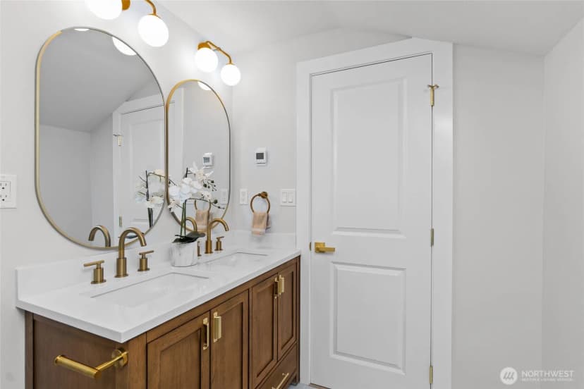 Property photo for 3061 20th Avenue S, Seattle photo 19