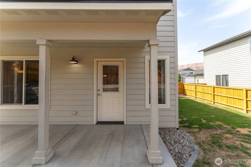 Property photo for 412 S Kansas Loop, East Wenatchee photo 24