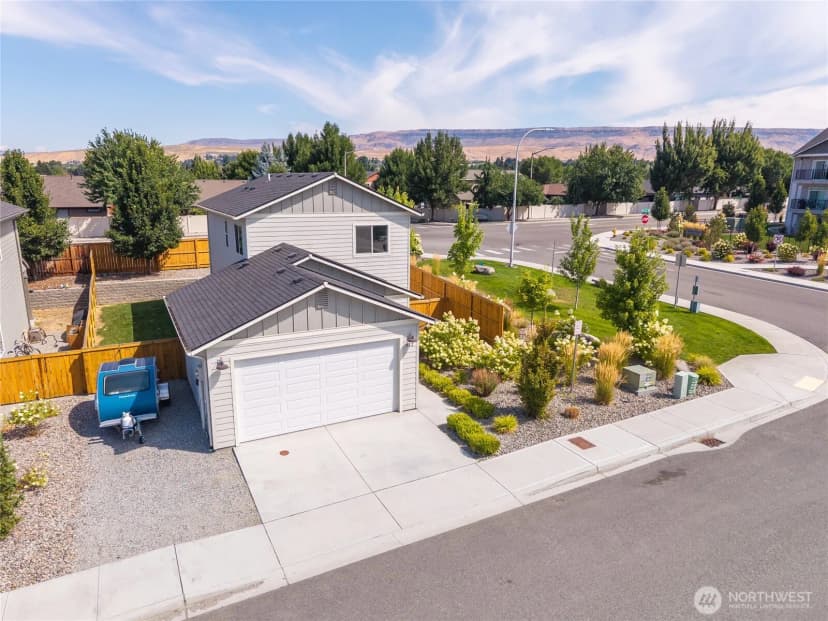 Property photo for 412 S Kansas Loop, East Wenatchee