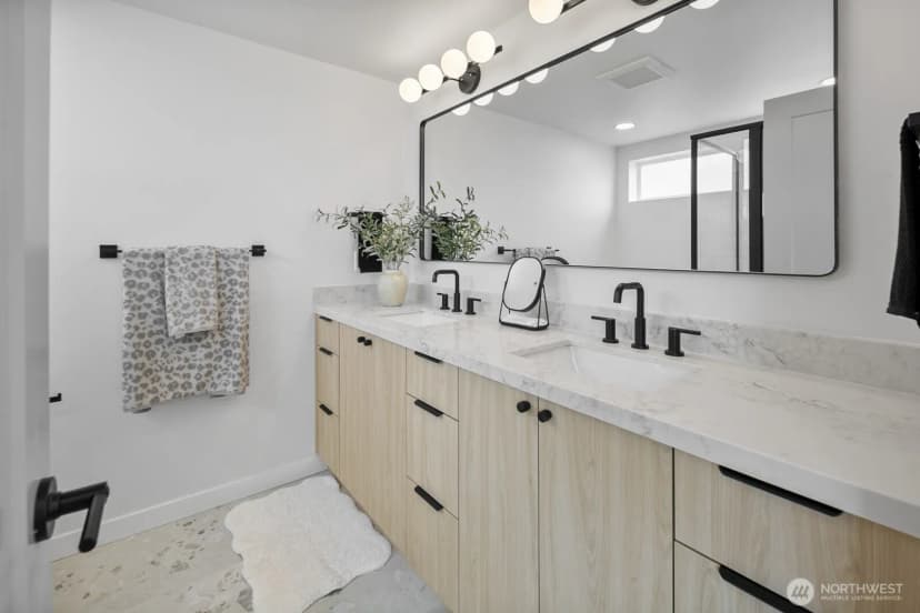 Property photo for 3424 B 20th Avenue S, Seattle photo 12
