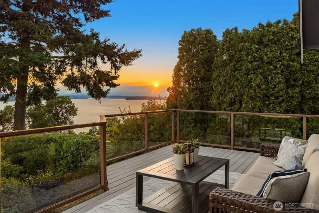 Property photo for 10647 Marine View Drive Sw, Seattle photo 5