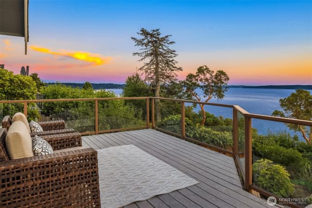 Property photo for 10647 Marine View Drive Sw, Seattle photo 3