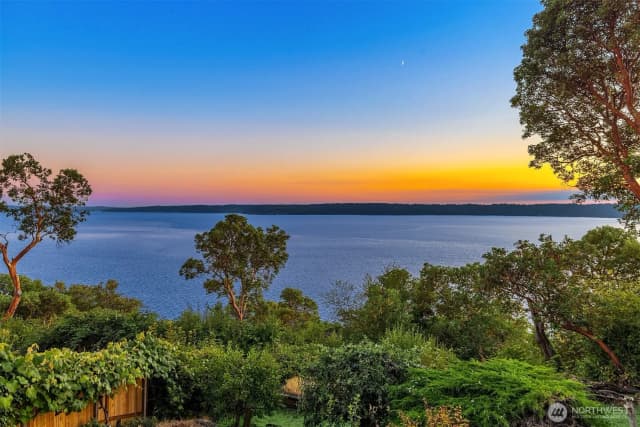 Property photo for 10647 Marine View Drive Sw, Seattle