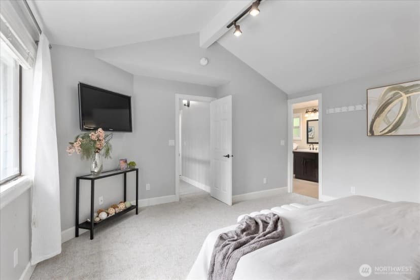 Property photo for 19227 75th Avenue Ne, Kenmore photo 19
