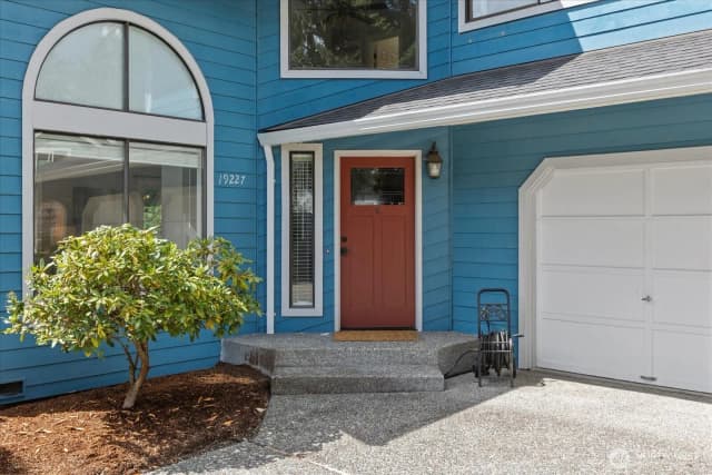 Property photo for 19227 75th Avenue Ne, Kenmore photo 2