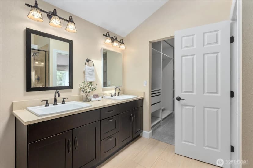 Property photo for 19227 75th Avenue Ne, Kenmore photo 18