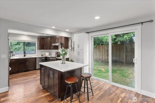 Property photo for 19227 75th Avenue Ne, Kenmore photo 4