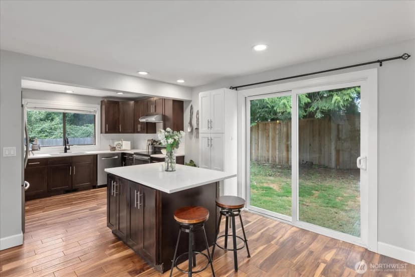 Property photo for 19227 75th Avenue Ne, Kenmore photo 4