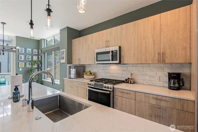 Property photo for 5456 Delridge Way Sw, Seattle photo 4