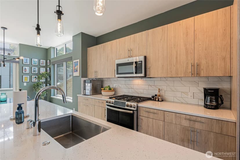 Property photo for 5456 Delridge Way Sw, Seattle photo 4