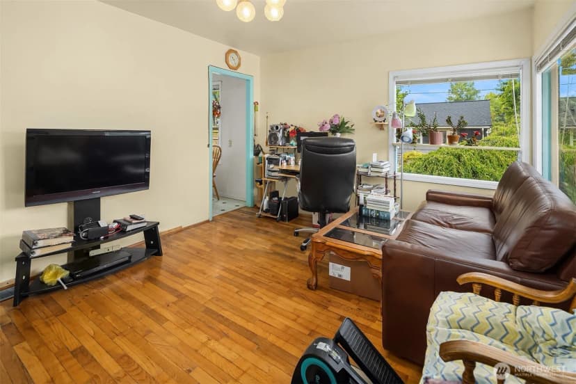 Property photo for 3039 S Dakota Street, Seattle photo 2
