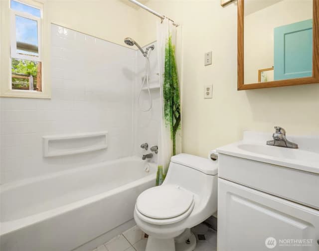 Property photo for 3039 S Dakota Street, Seattle photo 5